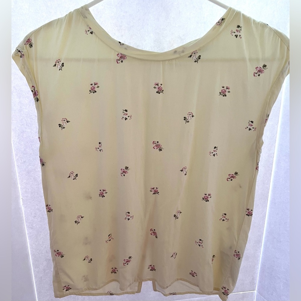 Abercrombie & Fitch Button Back Top, XS, Pale Yellow Floral Print